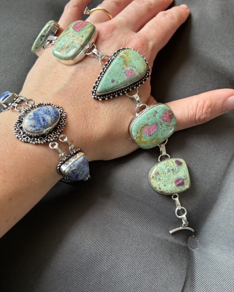Botanical Beauty Fuchsite Toggle