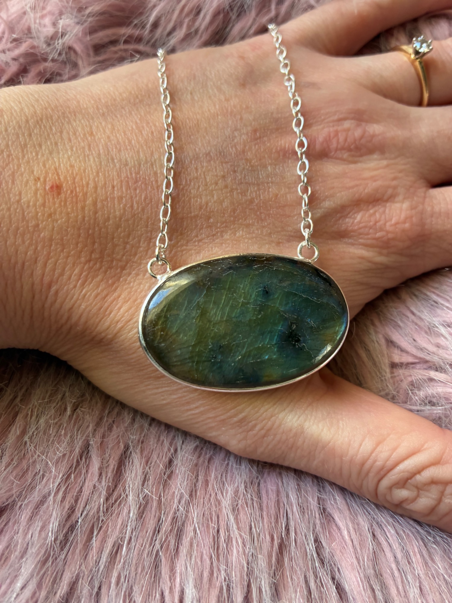 Flash Dance! Labradorite Oval Pendant Necklace - Image 4