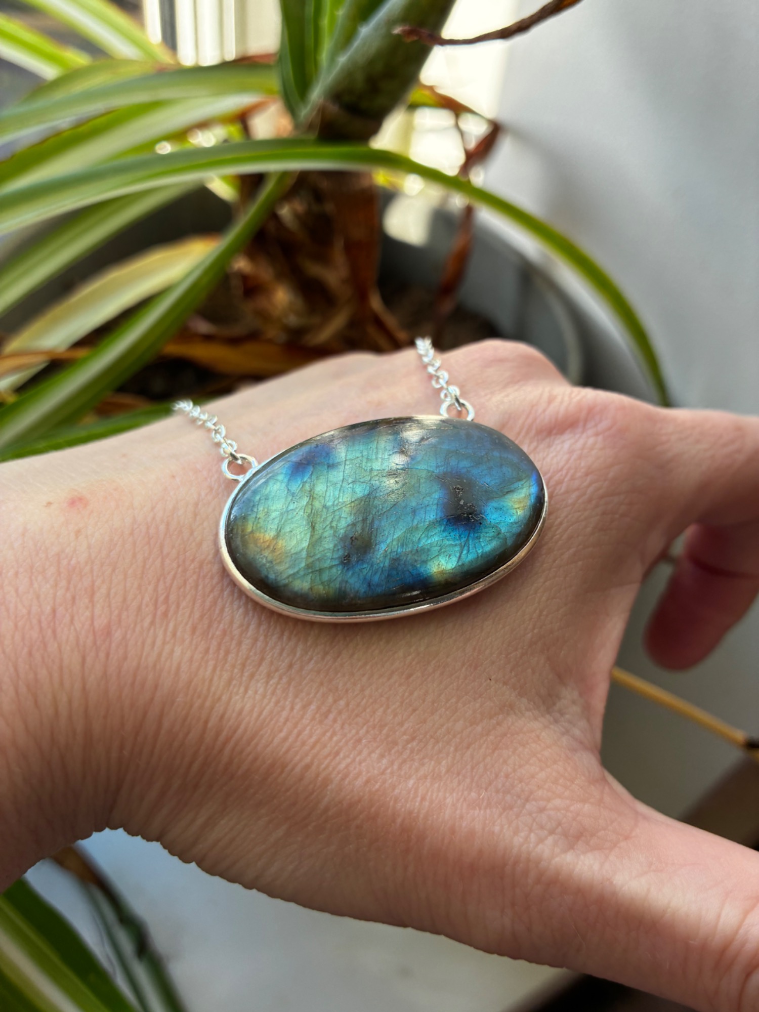 Flash Dance! Labradorite Oval Pendant Necklace
