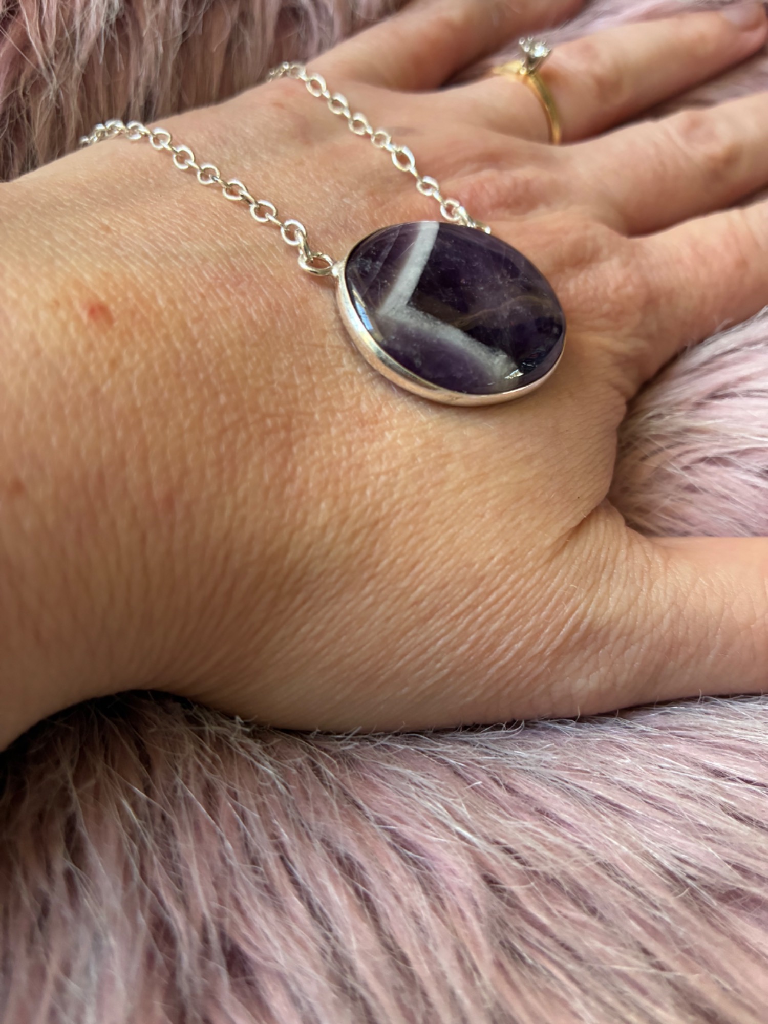 Amethyst Oval Pendant Necklace - Image 3