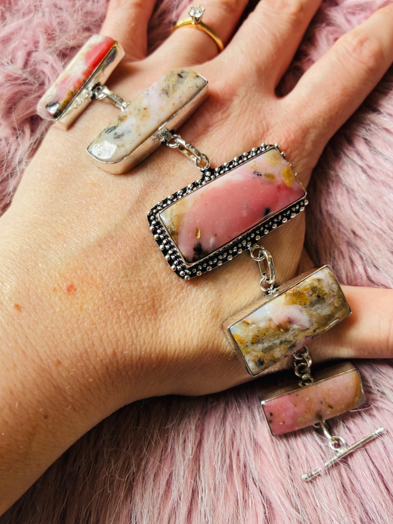 Kiss & Chaos Pink Rhodonite Toggle