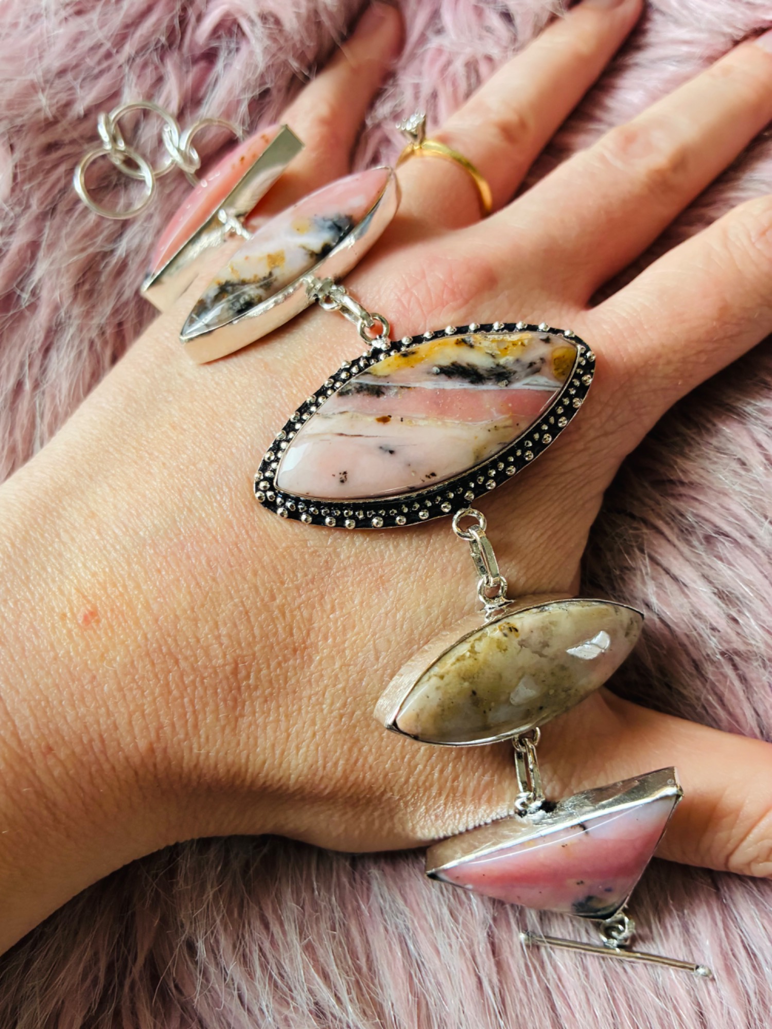 Love bite Pink Rhodonite Toggle